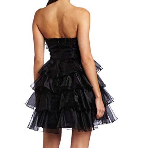Women's Tiered Strapless Dress - Picture 3 of 9